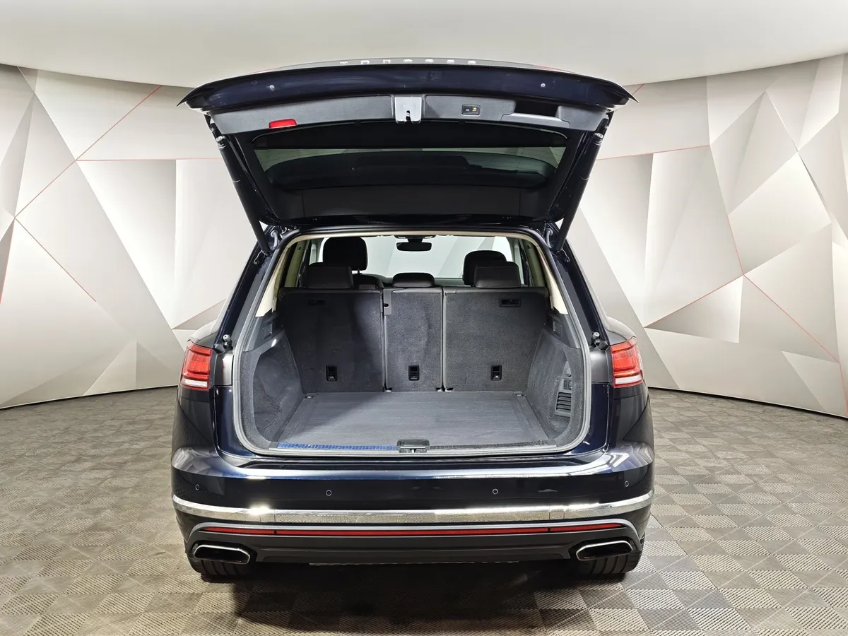Volkswagen Touareg 2.0 TSI Tiptronic 4Motion (249 л.с.) Business Черный в АВИЛОН. Слайд №12