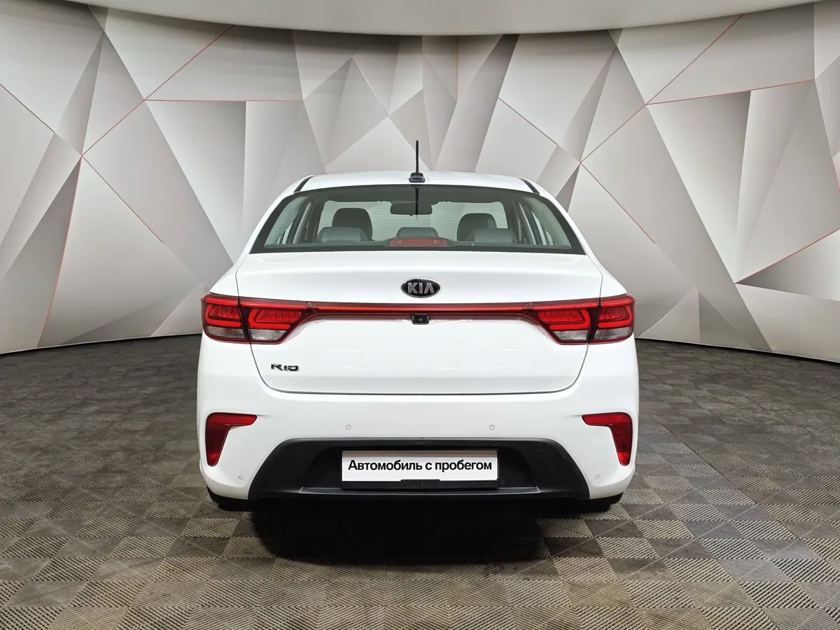 Kia Rio 1.6 AT (123 л.с.) Белый в АВИЛОН. Слайд №8