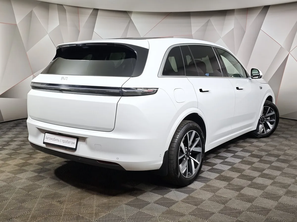 Li Auto L7 1.5 AT 4WD (449 л.с.) Pro Белый в АВИЛОН. Слайд №2
