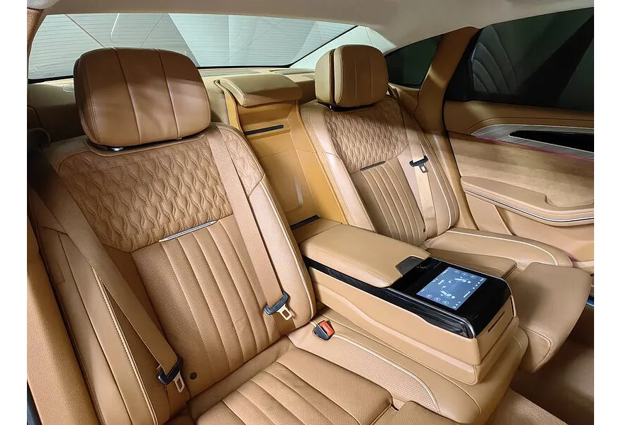 Hongqi H9 2.0 DCT RWD (245 л.с.) Deluxe Черный в АВИЛОН. Слайд №16