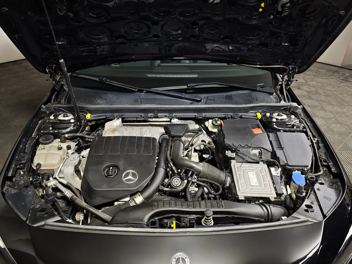 Mercedes-Benz A-Класс A 200 7G-DCT (150 л.с.) Sport Черный в АВИЛОН. Слайд №11