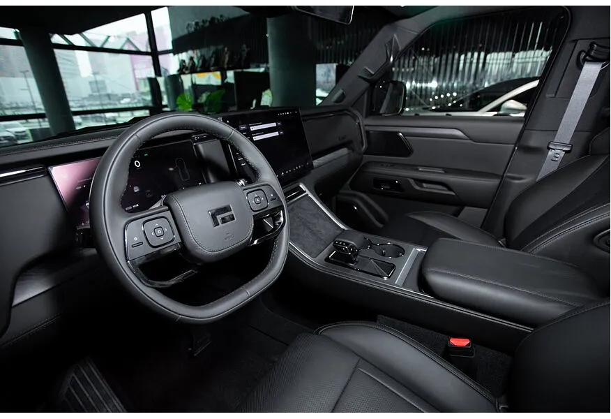 ROX 01 1.5 AT 4WD (475 л.с.) 7 мест Family Серый в АВИЛОН. Слайд №4