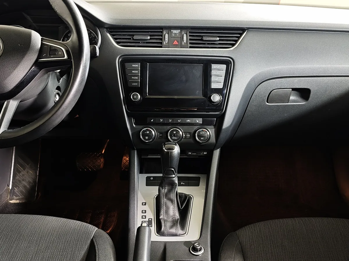 Skoda Octavia 1.6 MPI AT (110 л.с.) Коричневый в АВИЛОН. Слайд №15