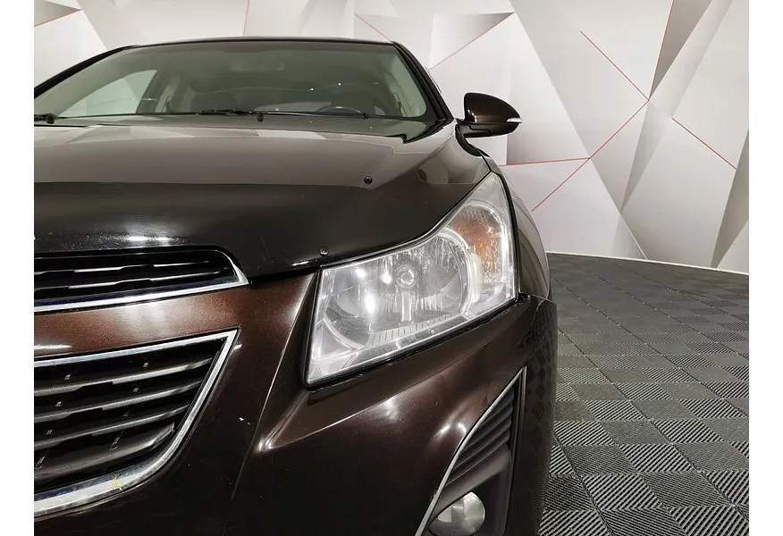 Chevrolet Cruze 1.6 MT (109 л.с.) Коричневый в АВИЛОН. Слайд №10
