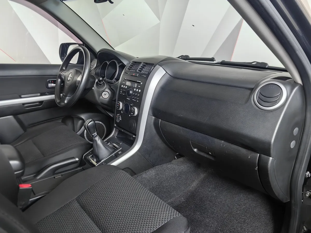 Suzuki Grand Vitara 2.0 MT AWD (140 л.с.) Черный в АВИЛОН. Слайд №12