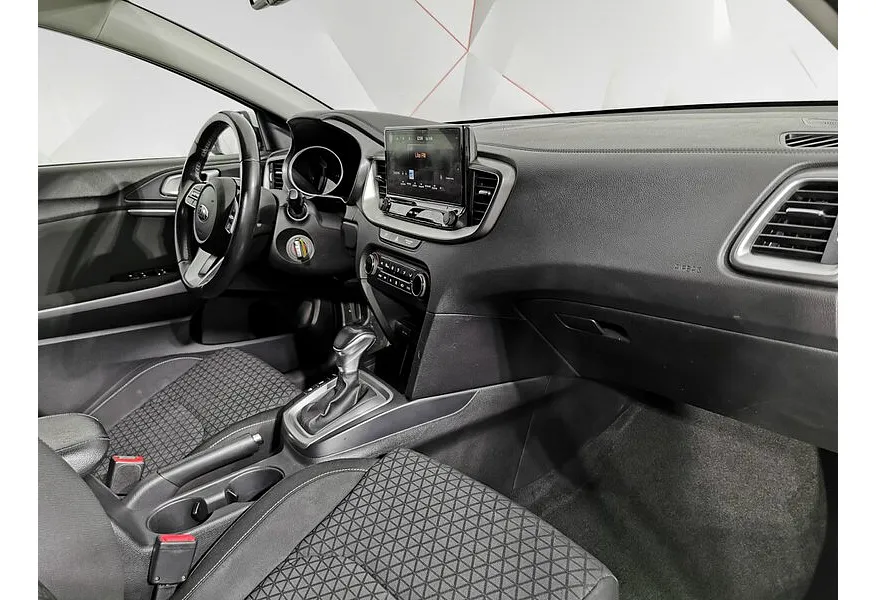 Kia Ceed 1.6 CRDi AMT (136 л.с.) Белый в АВИЛОН. Слайд №13