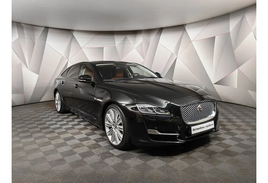 Jaguar XJ 3.0 AT AWD LWB (340 л.с.) Luxury Черный в АВИЛОН. Слайд №3
