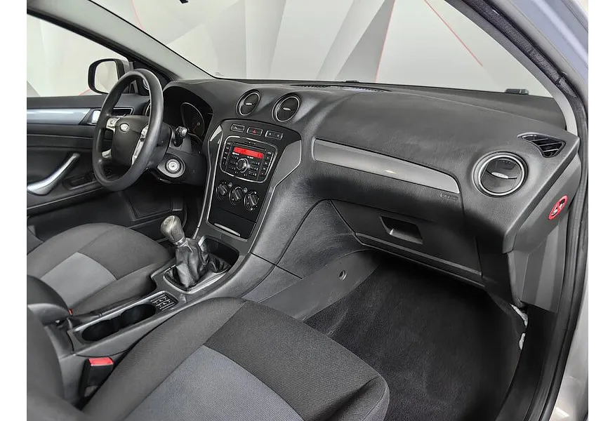 Ford Mondeo 1.6 Ti-VCT MT (120 л.с.) Ambiente Голубой в АВИЛОН. Слайд №13