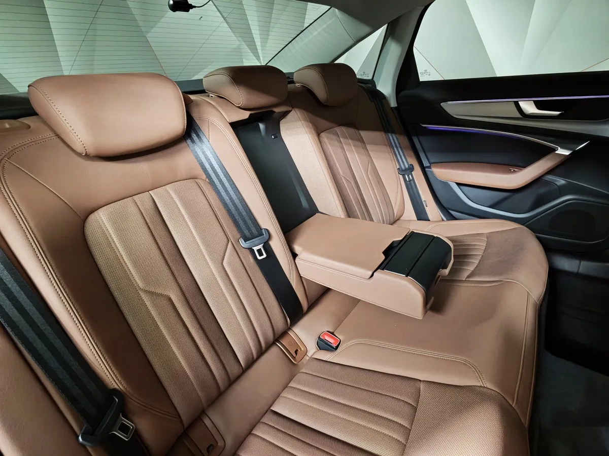 Audi A6 2.0 TFSI S Tronic quattro (252 л.с.) Design Синий в АВИЛОН. Слайд №17