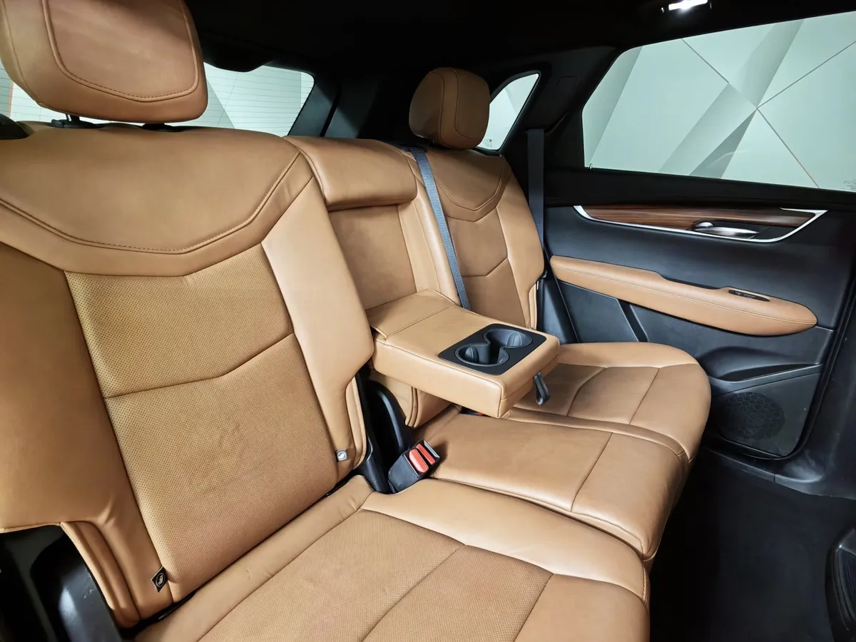 Cadillac XT5 2.0T АТ AWD (200 л.с.) Premium Luxury Белый в АВИЛОН. Слайд №17