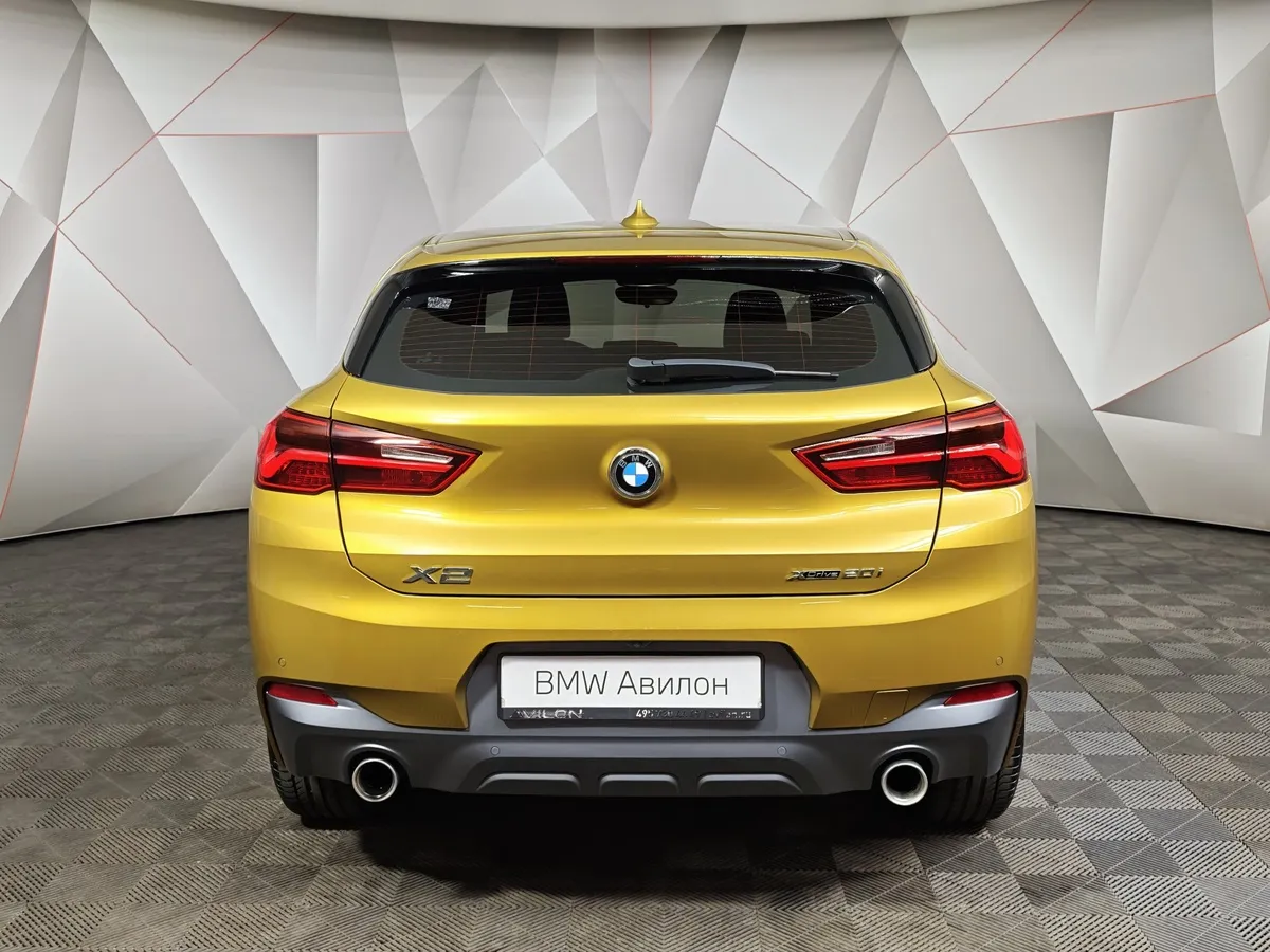 BMW X2 20i xDrive AT (192 л.с.) M Sport Золотой в АВИЛОН. Слайд №4