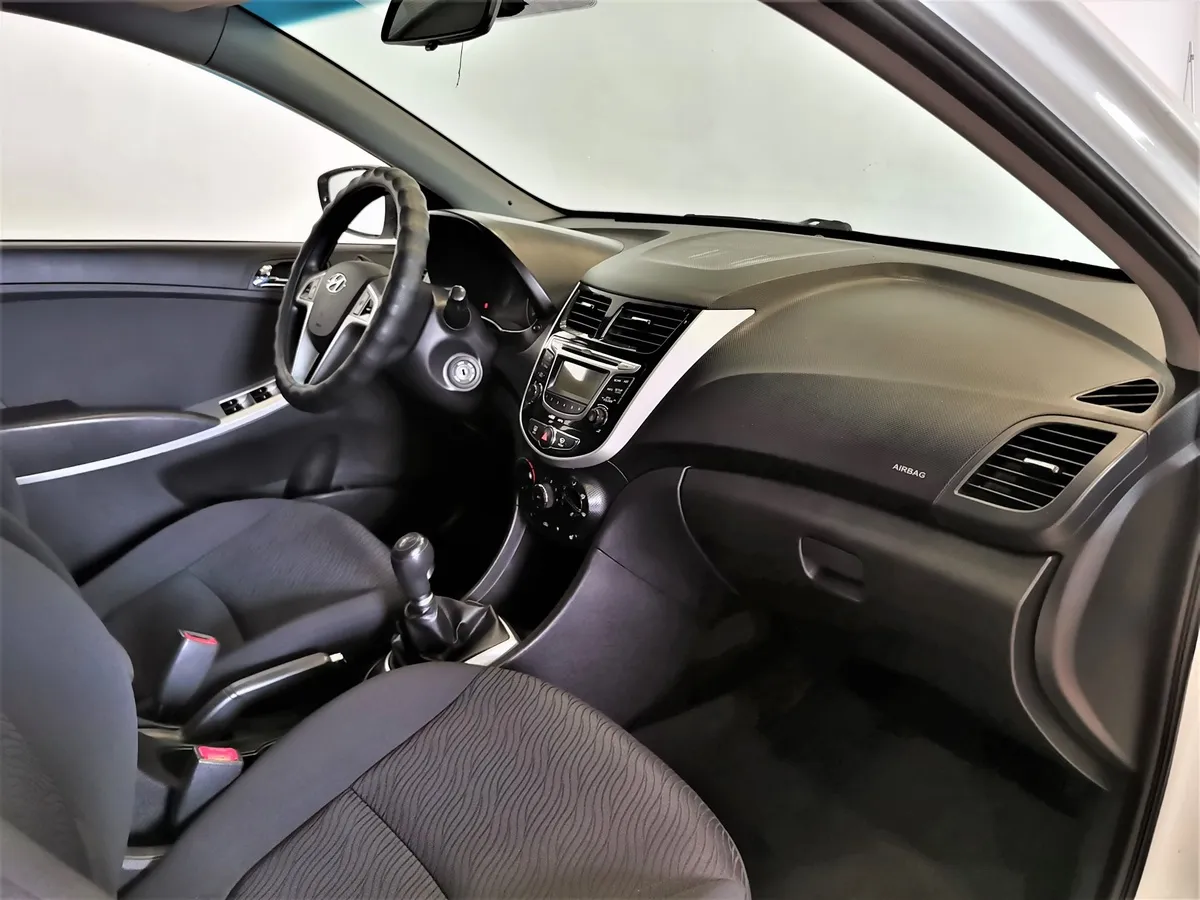 Hyundai Solaris 1.6 MT (123 л.с.) Comfort Белый в АВИЛОН. Слайд №12