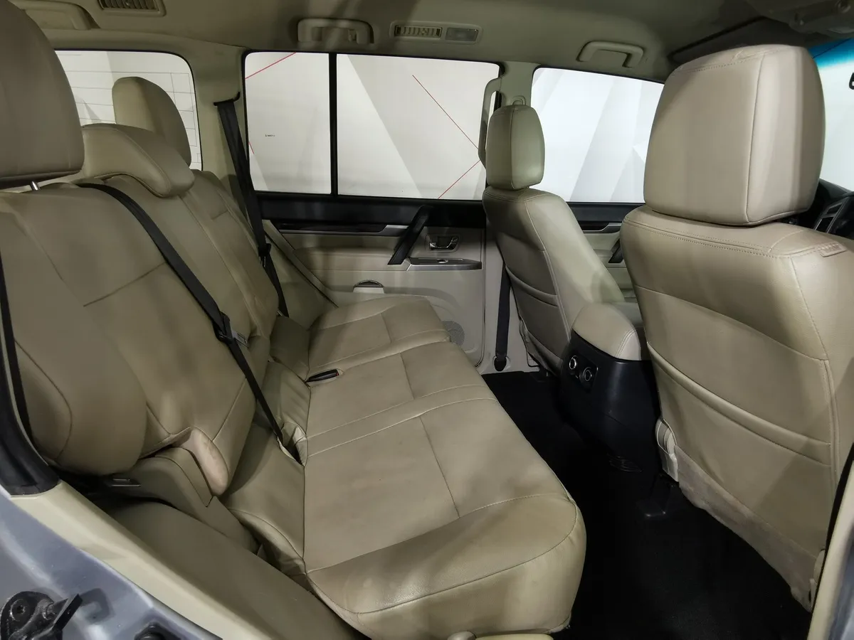 Mitsubishi Pajero 3.8 AT (250 л.с.) Серый в АВИЛОН. Слайд №15