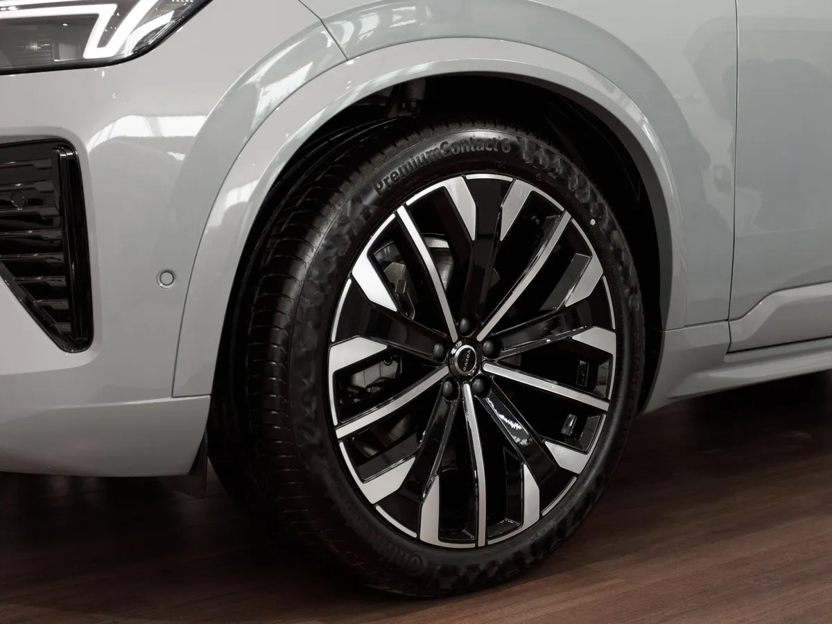 Volvo XC90 2.0 B6 mild hybrid AT AWD (7 мест) (300 л.с.) Ультра темный Серый в АВИЛОН. Слайд №19