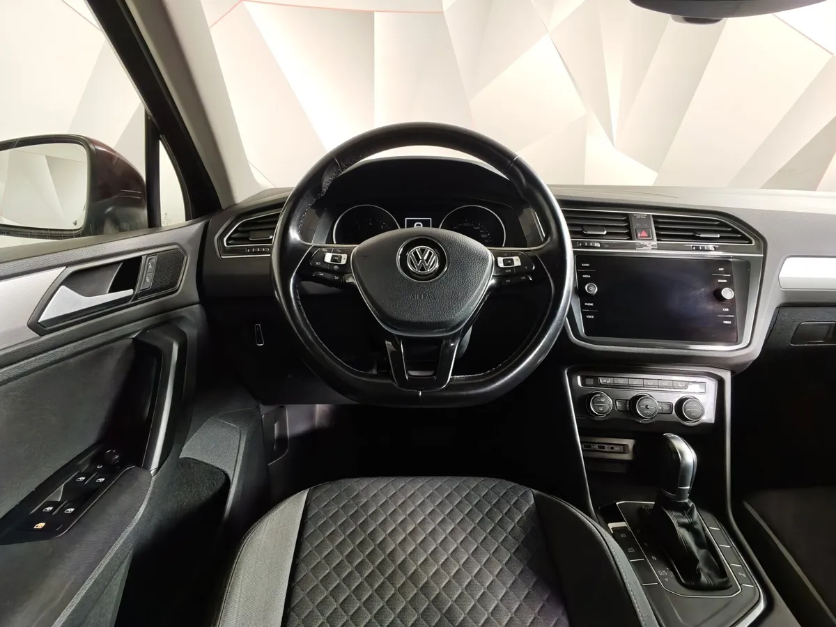 Volkswagen Tiguan 1.4 TSI BlueMotion DSG (150 л.с.) Comfortline Красный в АВИЛОН. Слайд №18