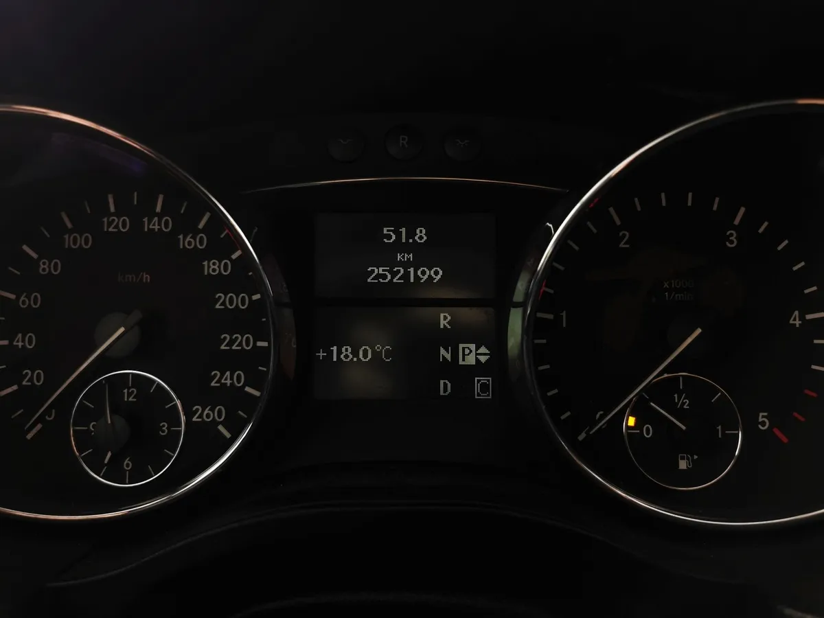 Mercedes-Benz R-Класс R 320 CDI 4MATIC 7G-Tronic (224 л.с.) Черный в АВИЛОН. Слайд №17