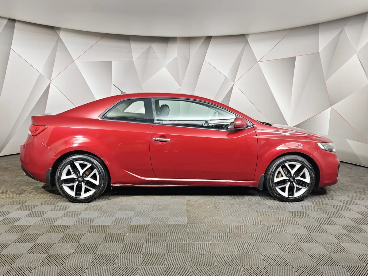 Kia Cerato 2.0 AT (150 л.с.) Luxe Красный в АВИЛОН. Слайд №5