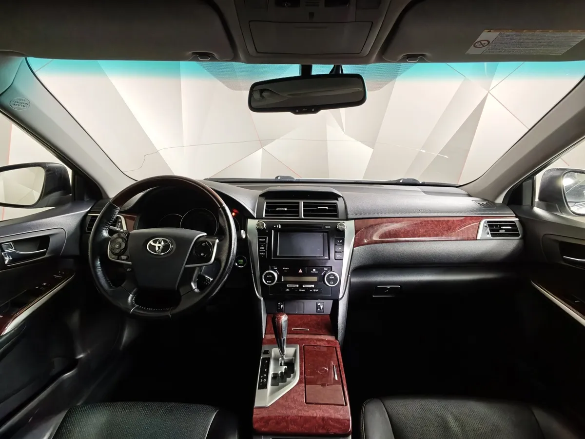 Toyota Camry 2.5 AT (181 л.с.) Стандарт Белый в АВИЛОН. Слайд №13