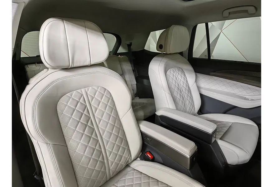 Audi Q6 2.5 TFSI S-tronic quattro (299 л.с.) Roadjet Cloud Type Feather Forest Suit Черный в АВИЛОН. Слайд №17