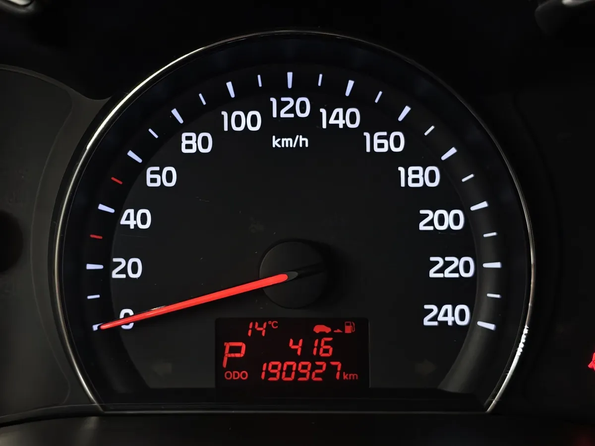 Kia Sorento 2.4 AT (175 л.с.) Classic Серебристый в АВИЛОН. Слайд №17
