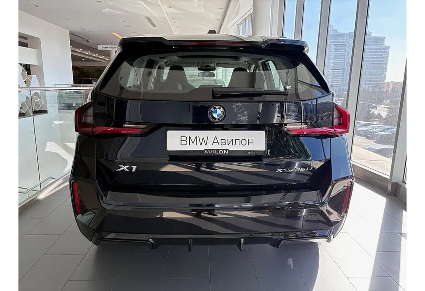 BMW X1 xDrive25 Li (204 л.с.) Черный в АВИЛОН. Слайд №5