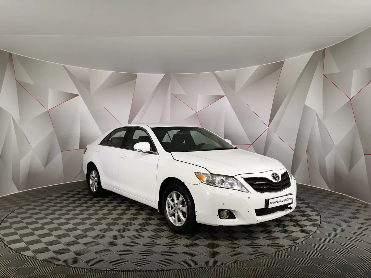 Toyota Camry 2.4 VVT-i AT (167 л.с.) Белый в АВИЛОН. Слайд №3