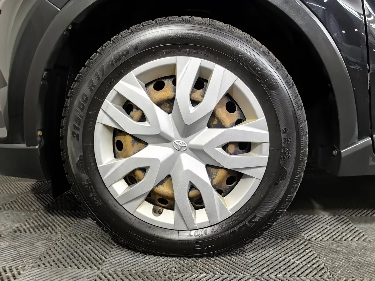 Toyota C-HR 1.2 MT (116 л.с.) Черный в АВИЛОН. Слайд №8