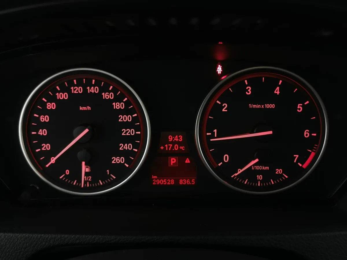 BMW X5 xDrive48i AT (355 л.с.) Серебристый в АВИЛОН. Слайд №13