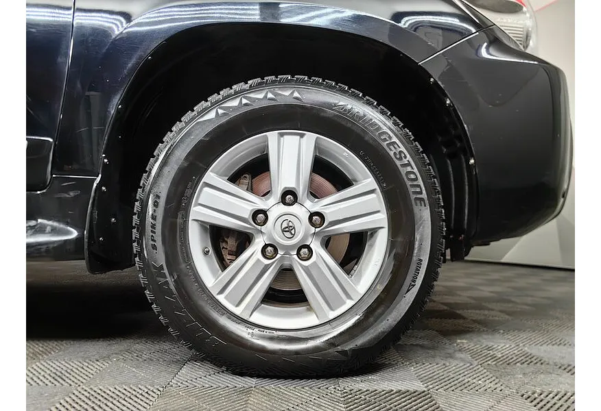 Toyota Land Cruiser 4.5 Twin-Turbo D AT 4WD (5 мест) (235 л.с.) Престиж Черный в АВИЛОН. Слайд №9