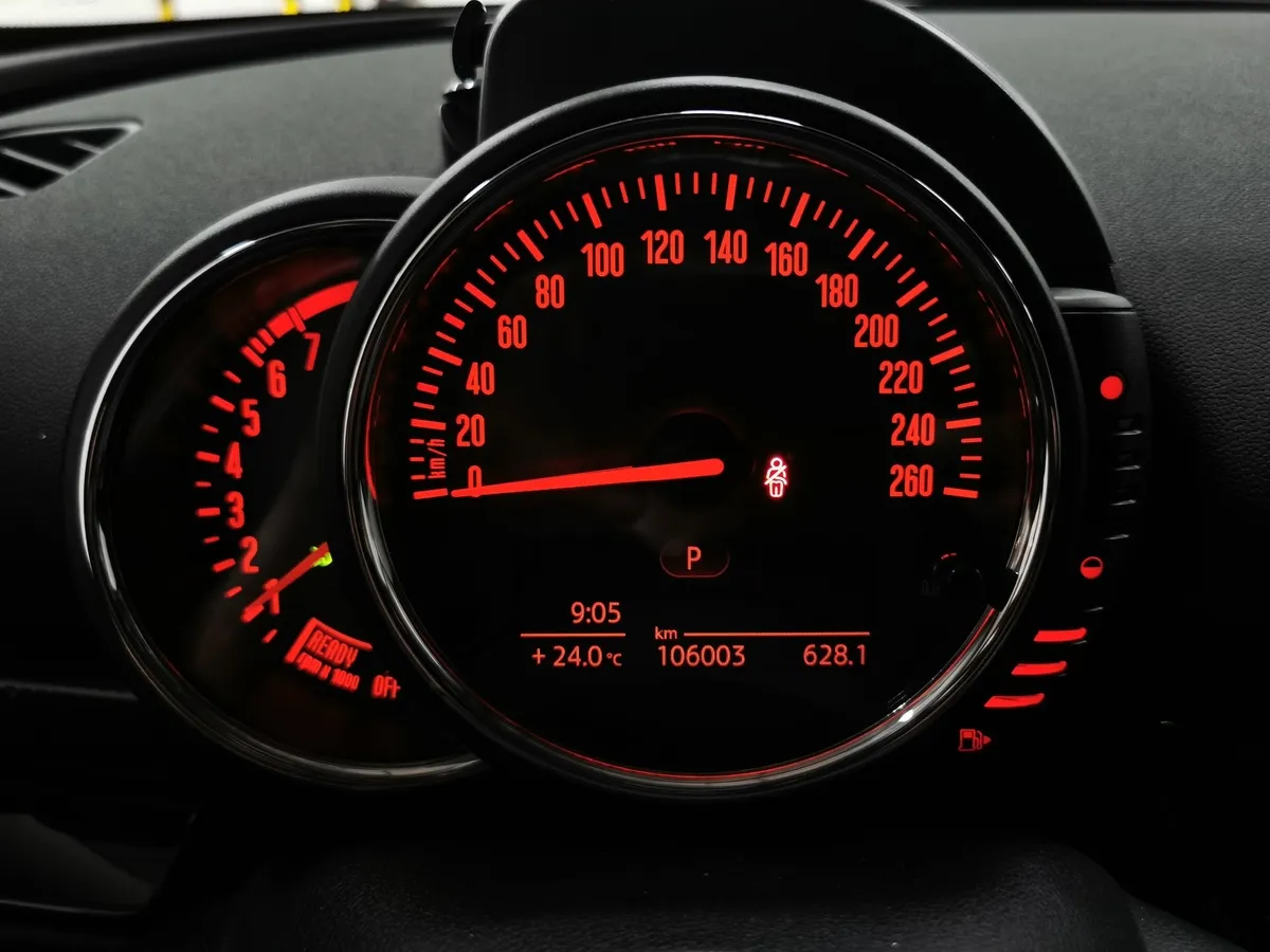 MINI Clubman Cooper 1.5 AT (136 л.с.) Красный в АВИЛОН. Слайд №13