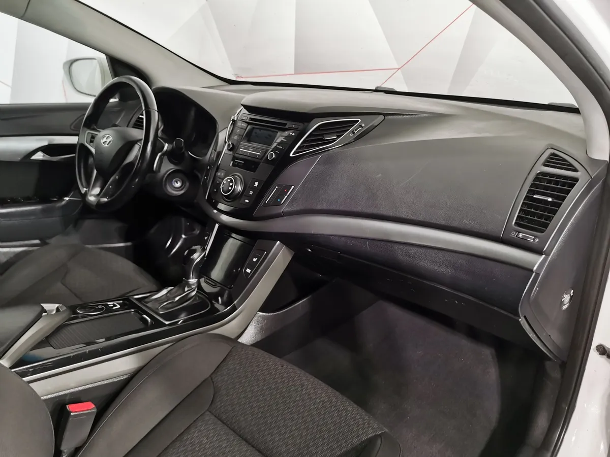 Hyundai i40 2.0 AT (150 л.с.) Comfort Белый в АВИЛОН. Слайд №11