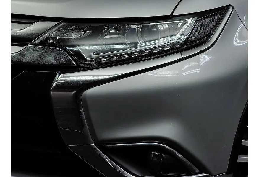 Mitsubishi Outlander 2.0 CVT 4WD (146 л.с.) Серебристый в АВИЛОН. Слайд №10
