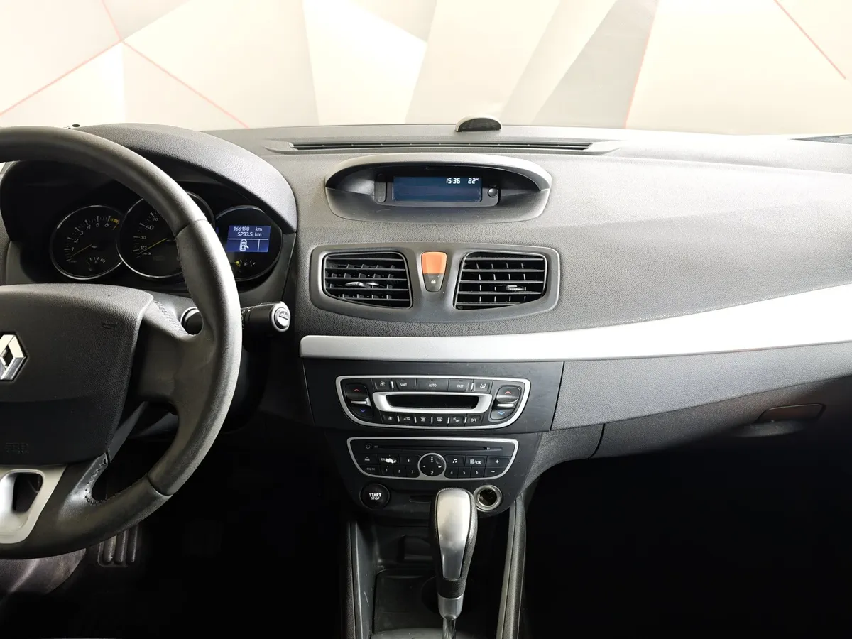 Renault Fluence 1.6 AT (110 л.с.) Бежевый в АВИЛОН. Слайд №14