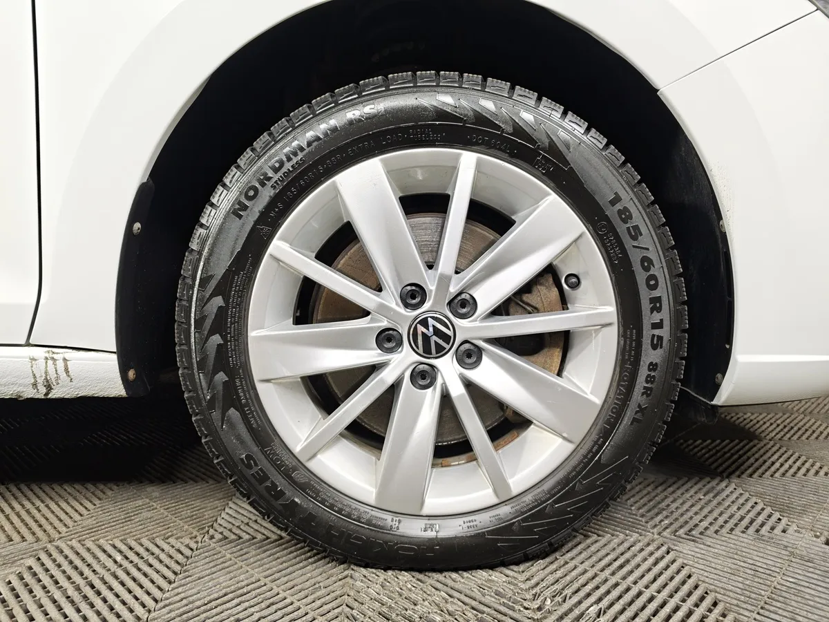 Volkswagen Polo 1.6 MPI AT (110 л.с.) Белый в АВИЛОН. Слайд №9