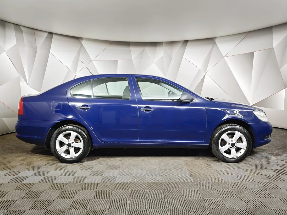 Skoda Octavia 1.6 MPI MT (102 л.с.) Синий в АВИЛОН. Слайд №6