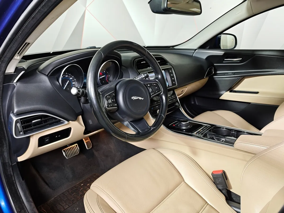 Jaguar XE 2.0 D AT AWD (180 л.с.) S Синий в АВИЛОН. Слайд №19