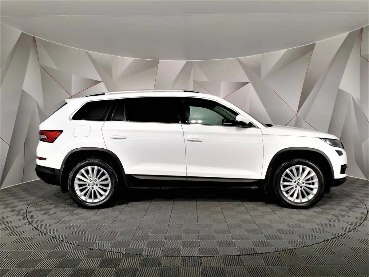 Skoda Kodiaq 2.0 TSI DSG 4X4 (180 л.с.) Белый в АВИЛОН. Слайд №6