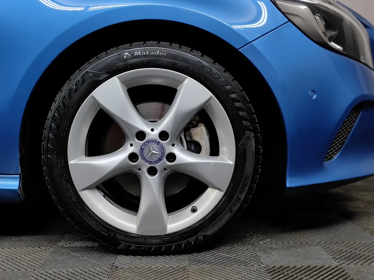 Mercedes-Benz A-Класс 180 7G-DCT (122 л.с.) Голубой в АВИЛОН. Слайд №9