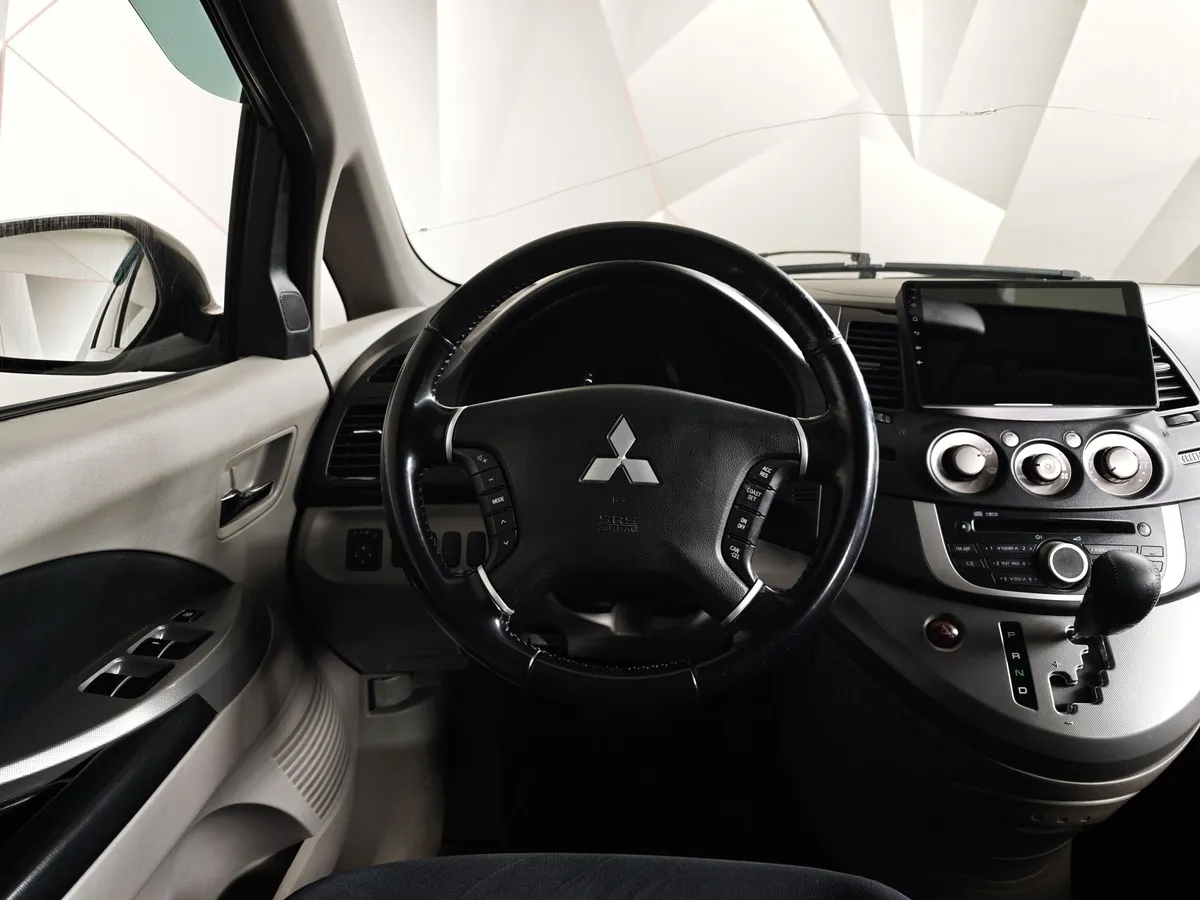 Mitsubishi Grandis 2.4 AT 4WD (165 л.с.) Серый в АВИЛОН. Слайд №15