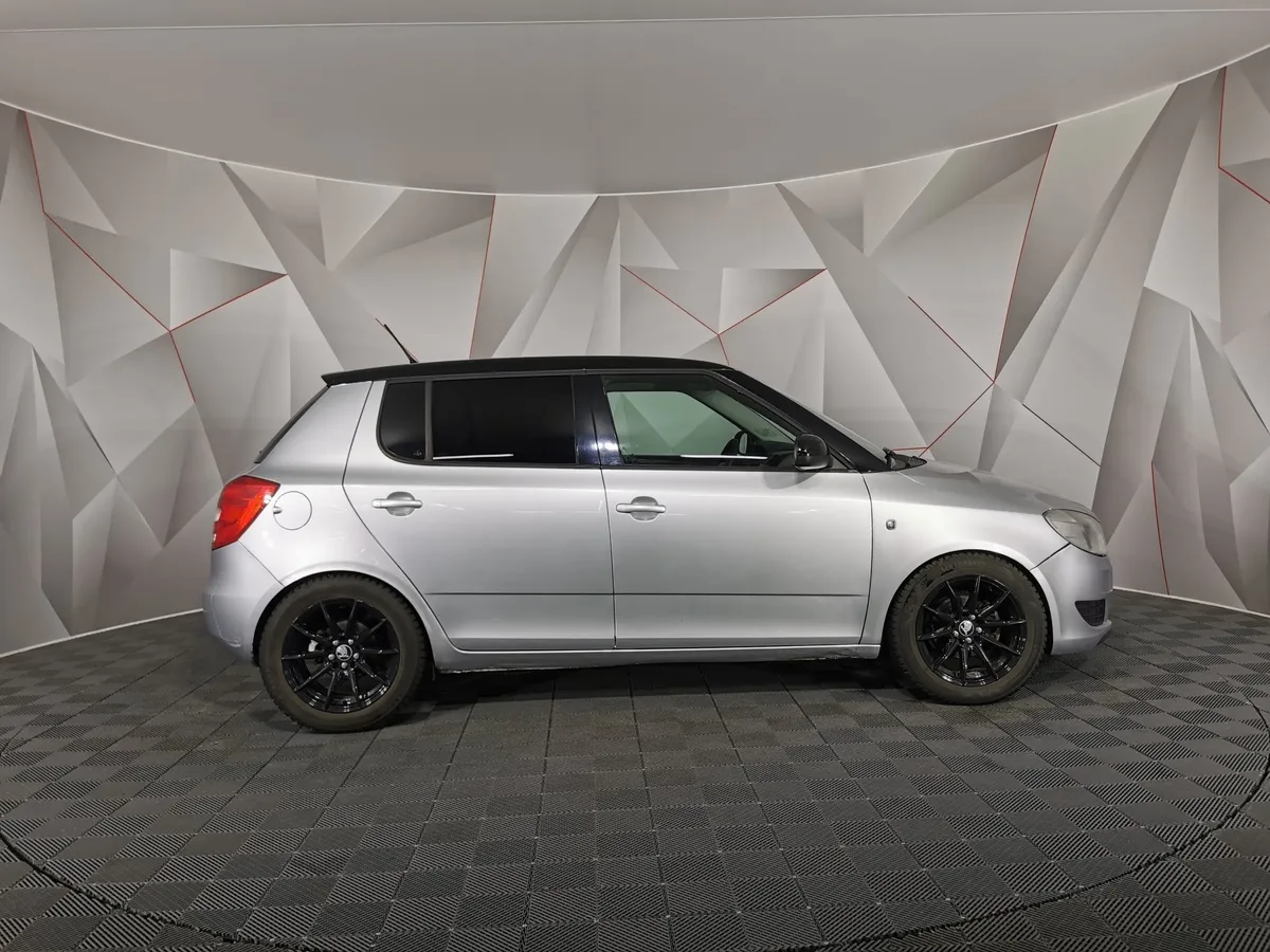 Skoda Fabia 1.6 AT (105 л.с.) Серебристый в АВИЛОН. Слайд №6