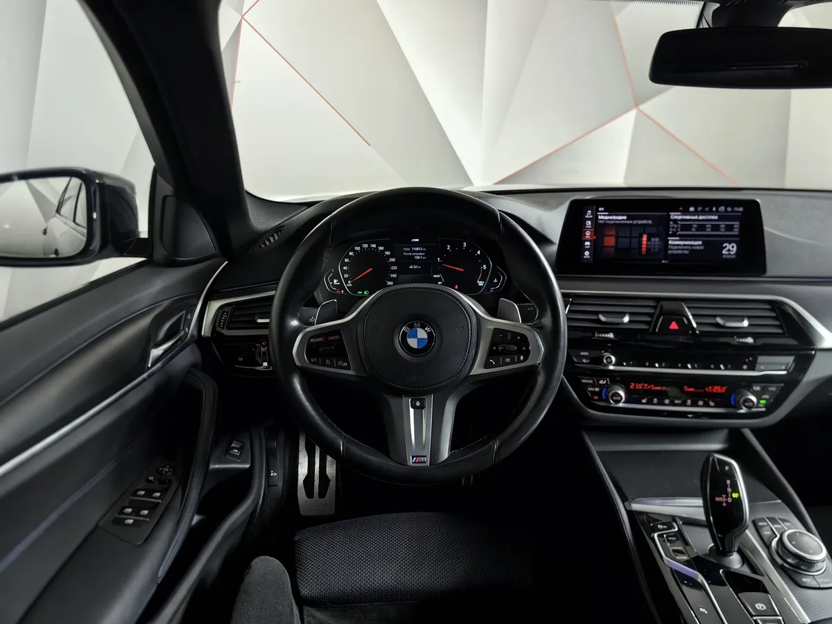 BMW 5 серия 520d xDrive Steptronic (190 л.с.) M Sport Черный в АВИЛОН. Слайд №15