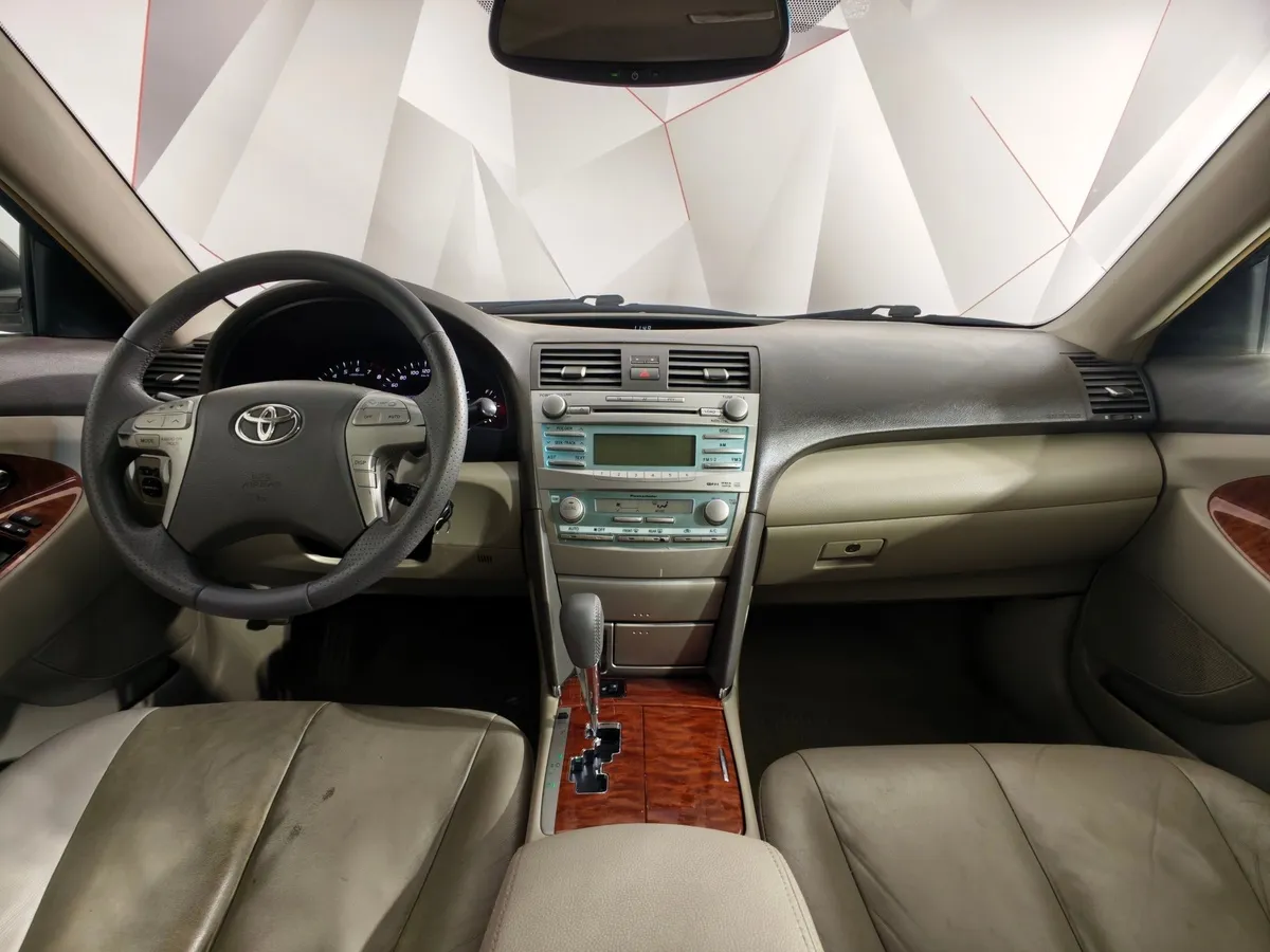 Toyota Camry 2.4 VVT-i AT (167 л.с.) Белый в АВИЛОН. Слайд №13
