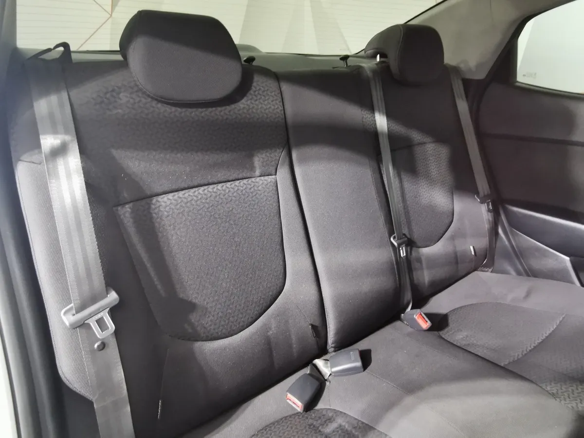 Kia Rio 1.6 AT (123 л.с.) Серебристый в АВИЛОН. Слайд №16