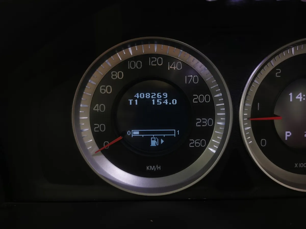 Volvo XC60 2.4 D5 Geartronic AWD (215 л.с.) Белый в АВИЛОН. Слайд №16