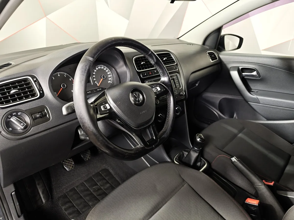 Volkswagen Polo 1.6 MT (105 л.с.) Trendline Серый в АВИЛОН. Слайд №19
