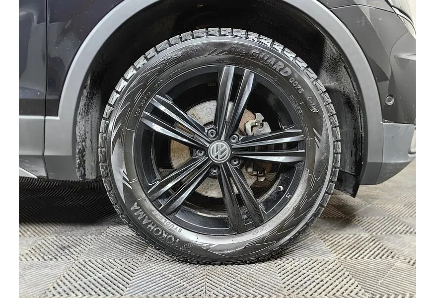 Volkswagen Tiguan 2.0 TDI 4Motion DSG (150 л.с.) OFFROAD Черный в АВИЛОН. Слайд №9