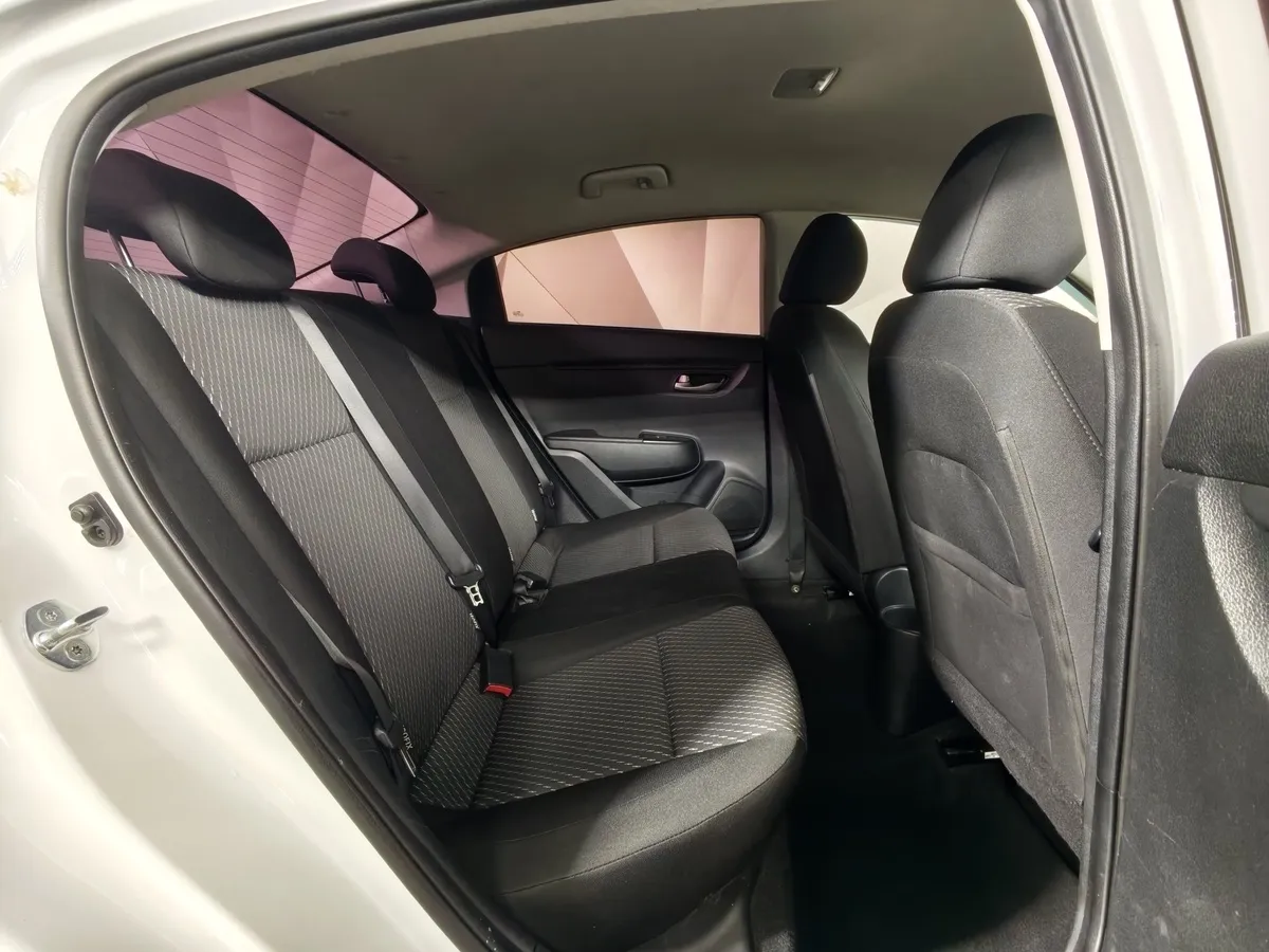 Kia Rio 1.6 AT (123 л.с.) Белый в АВИЛОН. Слайд №15
