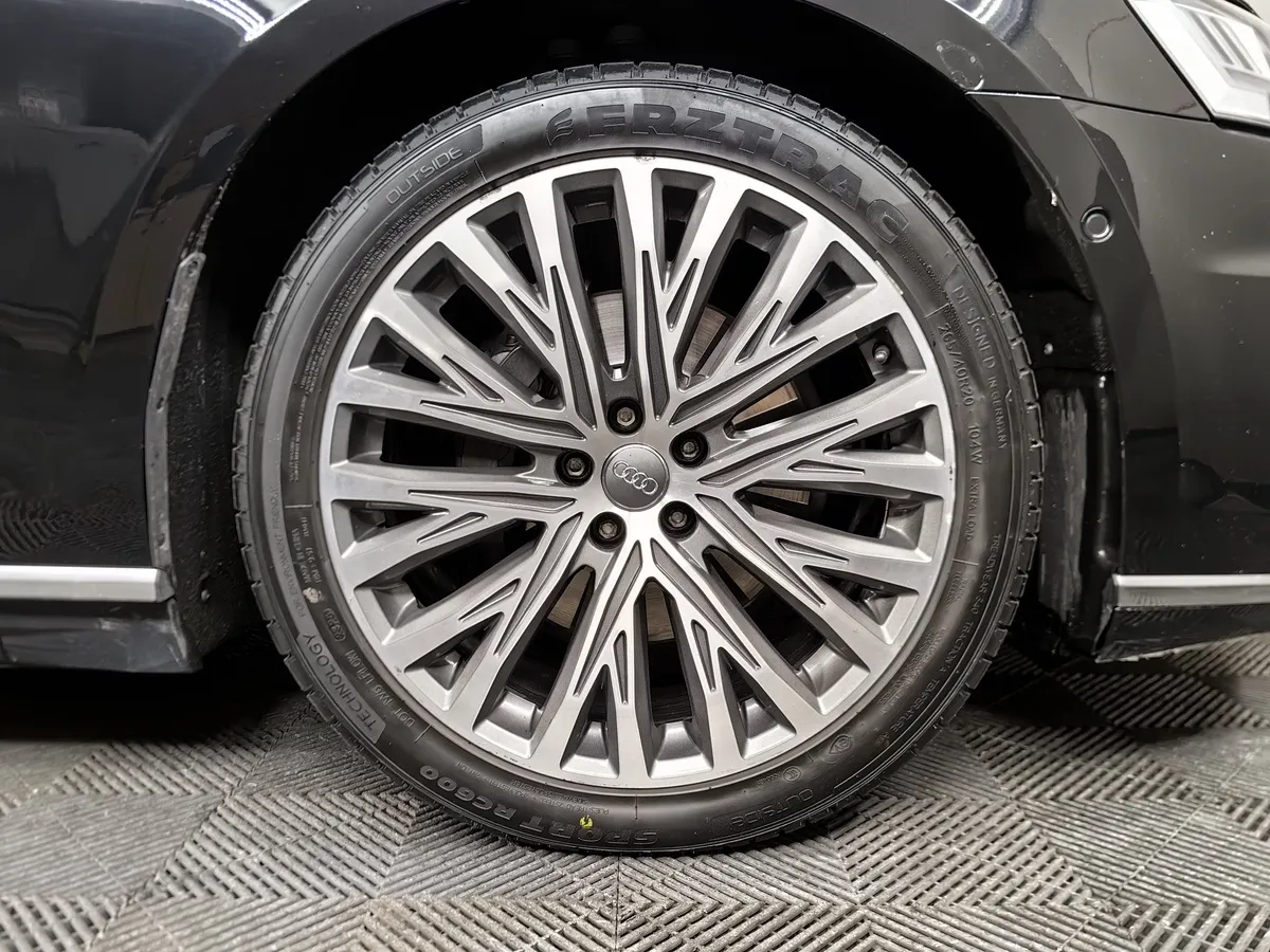 Audi A8 3.0 TDI L tiptronic quattro (250 л.с.) Черный в АВИЛОН. Слайд №9