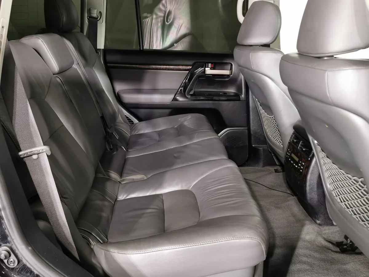 Toyota Land Cruiser 4.5 Twin-Turbo D AT 4WD (5 мест) (235 л.с.) Престиж Черный в АВИЛОН. Слайд №15