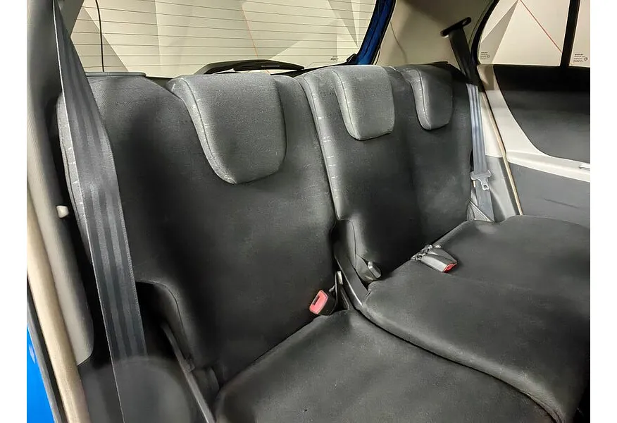 Toyota Yaris 1.3 MMT (87 л.с.) Синий в АВИЛОН. Слайд №14